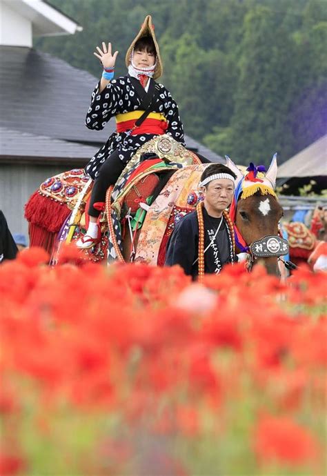 田園に響く鈴音にぎやかに 岩手、チャグチャグ馬コ 読んで見フォト 産経フォト