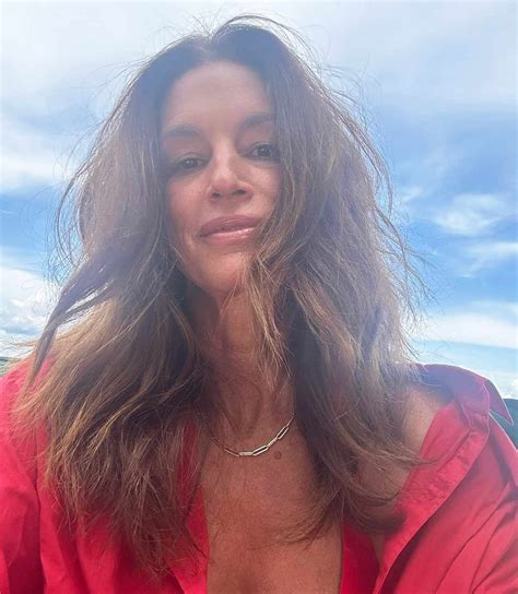 Cindy Crawford Looks Radiant In Makeup Free Lakeside Selfies