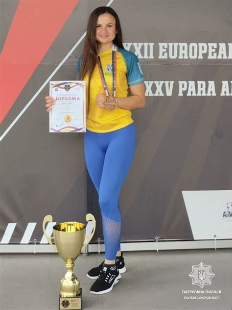 Полтавська патрульна Інна Ладна здобула бронзу на чемпіонаті Європи з армрестлінгу Патрульна