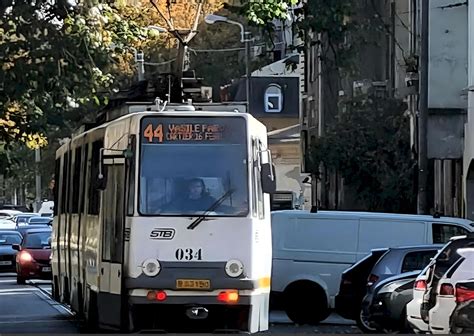 B Un Tramvai S A Stricat Pe Traseu Liniile I Blocate Pe