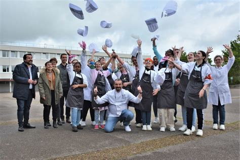 Des collégiens d Évreux aux fourneaux pour un concours de cuisine