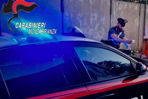 Scappa Dai Carabinieri Nascondendo Dosi Di Cocaina In Bocca