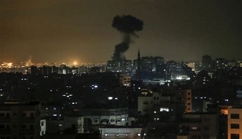 Foto Israel Lancarkan Serangan Udara Ke Jalur Gaza Foto Liputan