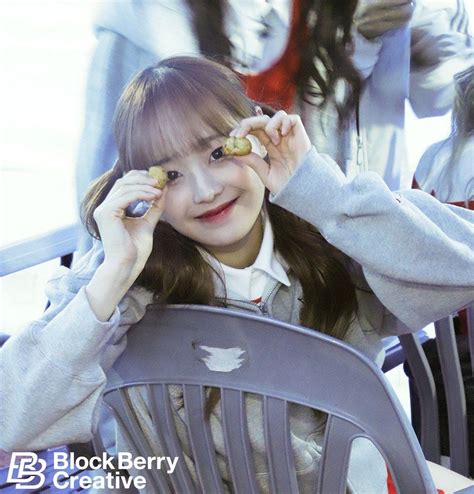 Moonlight🌒 On Twitter Chuu Loona Singer Korean Girl Groups