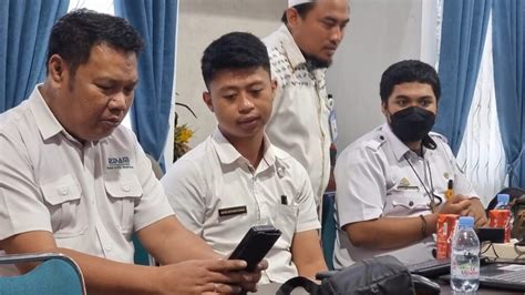 Direktur PAM Tirta Karajae Ajak Karyawan Aktivasi KTP Digital Radio