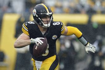 Steelers Qb Kenny Pickett Says He S Playing For Sure Against Titans