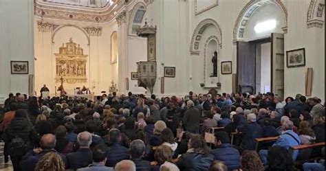 Sinagra A Lutto Per Vincenzo Franchina Folla Ai Funerali Dell Operaio