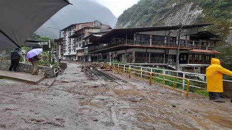 Seis muertos y cientos de damnificados por lluvias en Perú