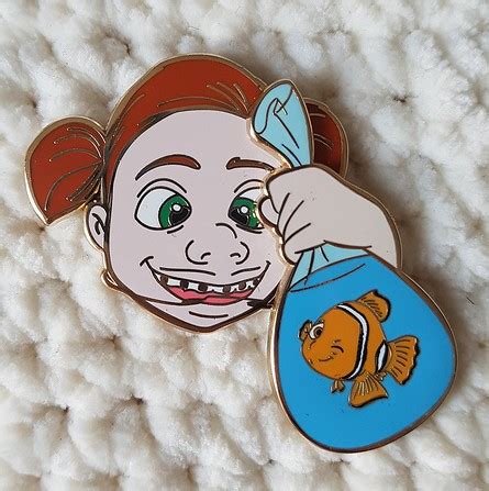 4074 - Darla and Nemo - Finding Nemo - Disney Store UK Disney Pin