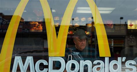 Fast Food Workers Sue Mcdonalds For Wage Theft Cbs News