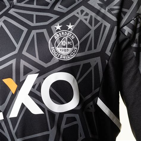 Aberdeen 2022 23 Gk Kit