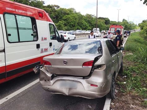 G Acidente Tr S Carros E Uma Moto Deixa Duas Pessoas Feridas Na