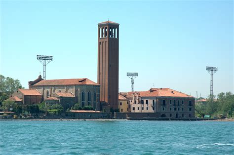 Shock A Venezia Il Corpo Senza Vita Di Un Uomo Riaffiora Dalle Acque