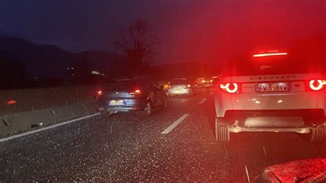 Incidente Sul Raccordo Salerno Avellino Traffico In Tilt Anche In