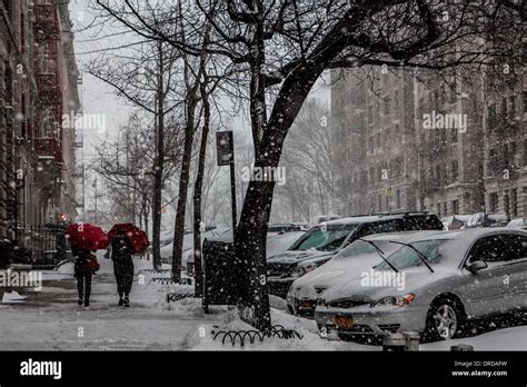 New York USA 21st Jan 2014 A Major Snowstorm Blanketed Much Of The