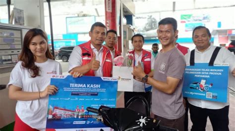 Pertamina Berikan Hadiah Handphone Dan Bingkisan Kepada Konsumen Di