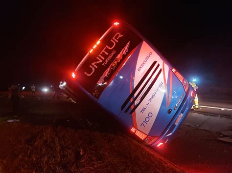 Ônibus 38 romeiros tomba na Castello 15 feridos Santa Cruz Notícia