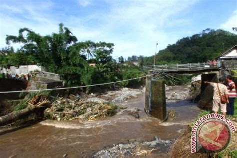 Tiga Jembatan Putus Akibat Banjir Di Sumbawa ANTARA News