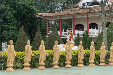 Templo budista Chen Tien em Foz do Iguaçu é um forte ponto turístico da