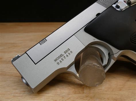 Smith & Wesson Model 2213 – .22 LR | D4 Guns