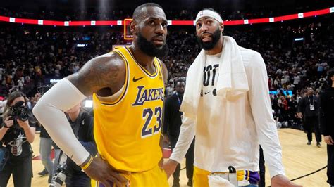 Lakers Anthony Davis Hampered By Hip Spasms In Loss To Heat Espn