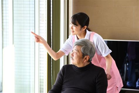 介護業界はなぜ人手不足か？原因と対策を徹底解説 三重の社会保険労務士法人｜フェニックスマネジメント