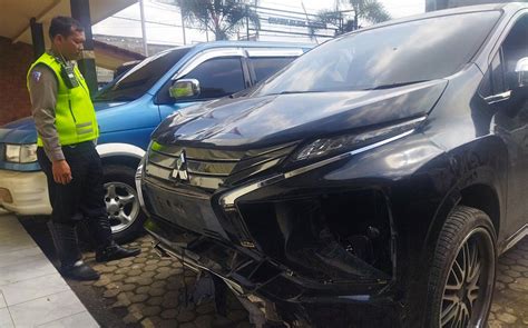 Kecelakaan Xpander Tabrak 5 Motor Di Malang Sopir Sempat Tertidur