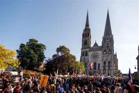 Départ du Pèlerinage Chartres Paris Riposte catholique