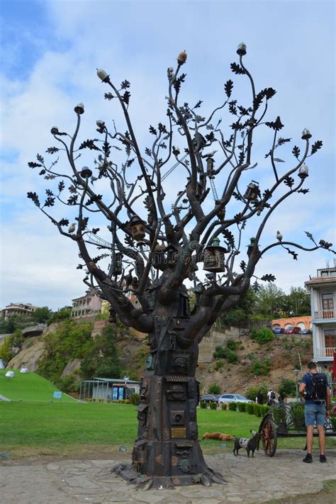 L Albero Della Vita Della Scultura A Tbilisi Georgia Fotografia Stock