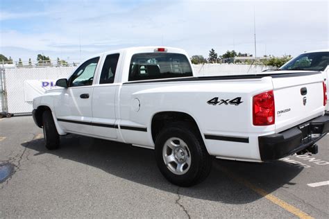 2005 Dodge Dakota 2dr Club Cab Slt 4wd Sb 37l 6cyl Forward Auto