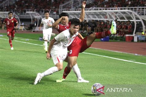 Menurut Pelatih Vietnam Dinh The Nam Inilah Penyebab Timnya Kalah Dari