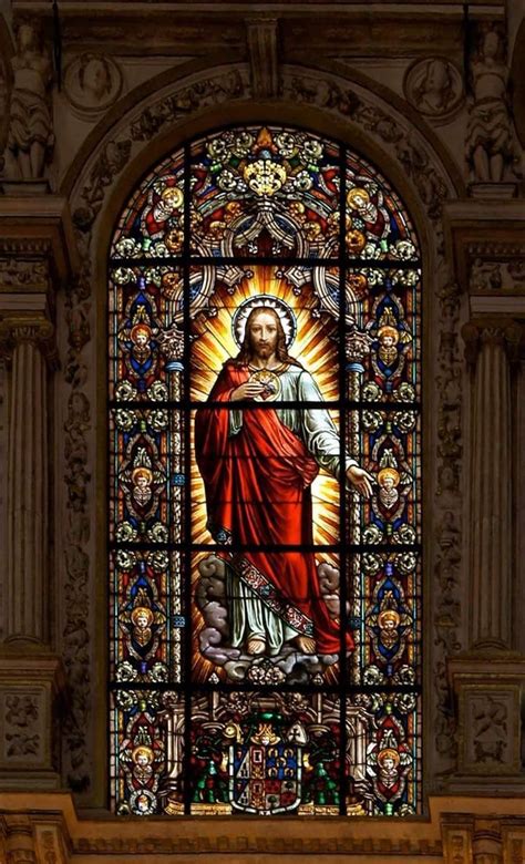 Vitrail Jesus Christ Image On Stained Class Window Intricate Renaissance Architecture Pinteres