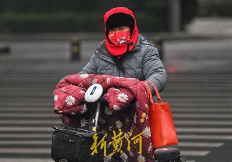 济南兔年首个寒潮来袭！市民“全副武装”出行 济南社会 舜网新闻