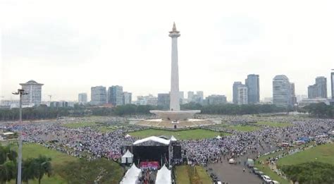 Foto Foto Aksi Bela Palestina Di Monas Sempat Diguyur Rintik Hujan