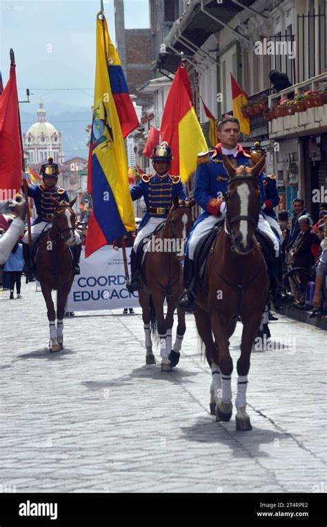 CUENCA DESFILE ESTUDIANTIL FIESTAS NOVIEMBRINAS Cuenca Ecuador 1 De