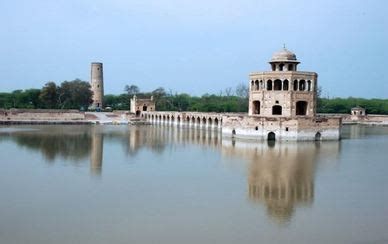 Hiran Minar - InfopediaPk - All Facts in One Site!