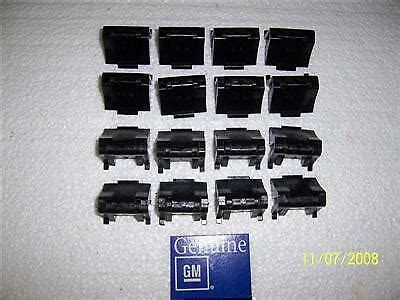 UPPER BED MOLDING TAILGATE MOLDING CLIPS GM 16 78 87 El Camino