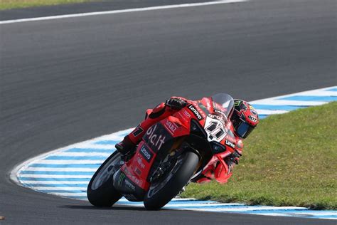 WSBK Phillip Island Superpole Bulega kazandı Toprak sorun yaşayarak