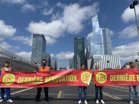 Blocage Des Autoroutes Et Collage De Mains Qui Sont Les Militants De