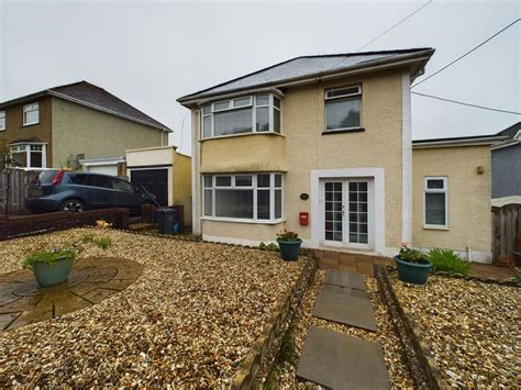 3 Bed Detached House For Sale In Bryngwyn Road Beaufort Np23 £280 000