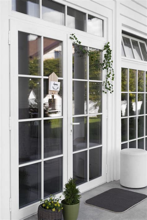 Bespoke or Standard: The Essential Guide to Choosing French Doors