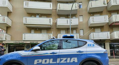 Trovata Morta In Casa Dopo Giorni Con Lividi Sul Corpo Giallo Sul