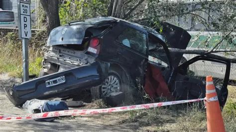 Dos Ladrones Se Estrellaron Contra Un Rbol En Un Auto Que Acababan De