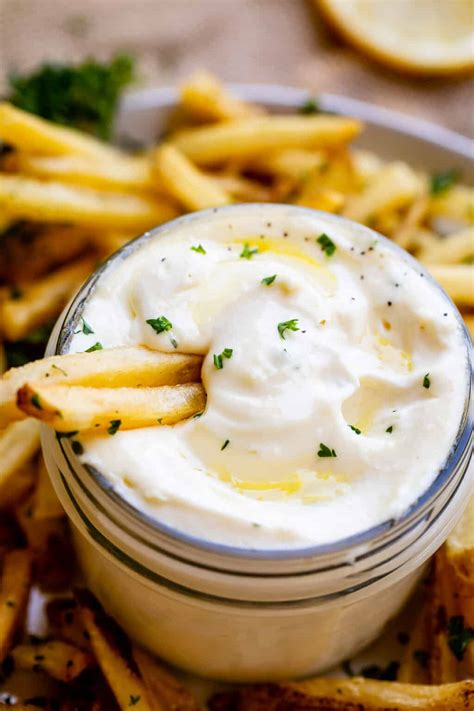 Homemade Garlic Aioli Sauce Two Ways The Food Charlatan