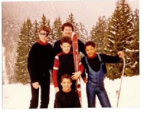 Photo de classe 6ieme de 1982 école Des Pupilles De L air Copains d