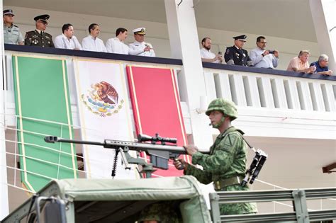 El Gobernador Carlos Joaquín Presencia El Desfile Cívico Militar Conmemorativo De La