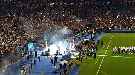 Hugo Lloris C L Bration Avec Le Troph De La Coupe Du Monde Au