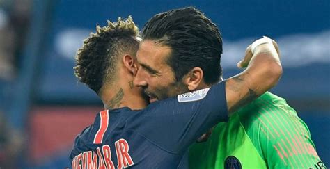 ¡buffon Pide Que A Neymar No Lo Vendan Al Madrid Defensa Central