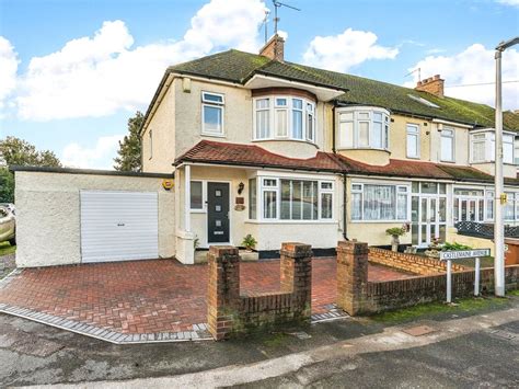 3 Bed End Terrace House For Sale In Castlemaine Avenue Gillingham