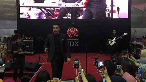 Manusia Kuat Tulus Live At Stock Sound Concert Idx Youtube